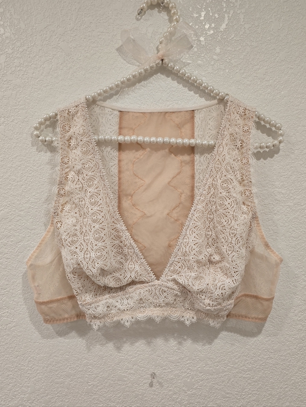 Victoria's Secret Dream Angels bralette is a tan and ivory lace V-front - Picture 2 of 5